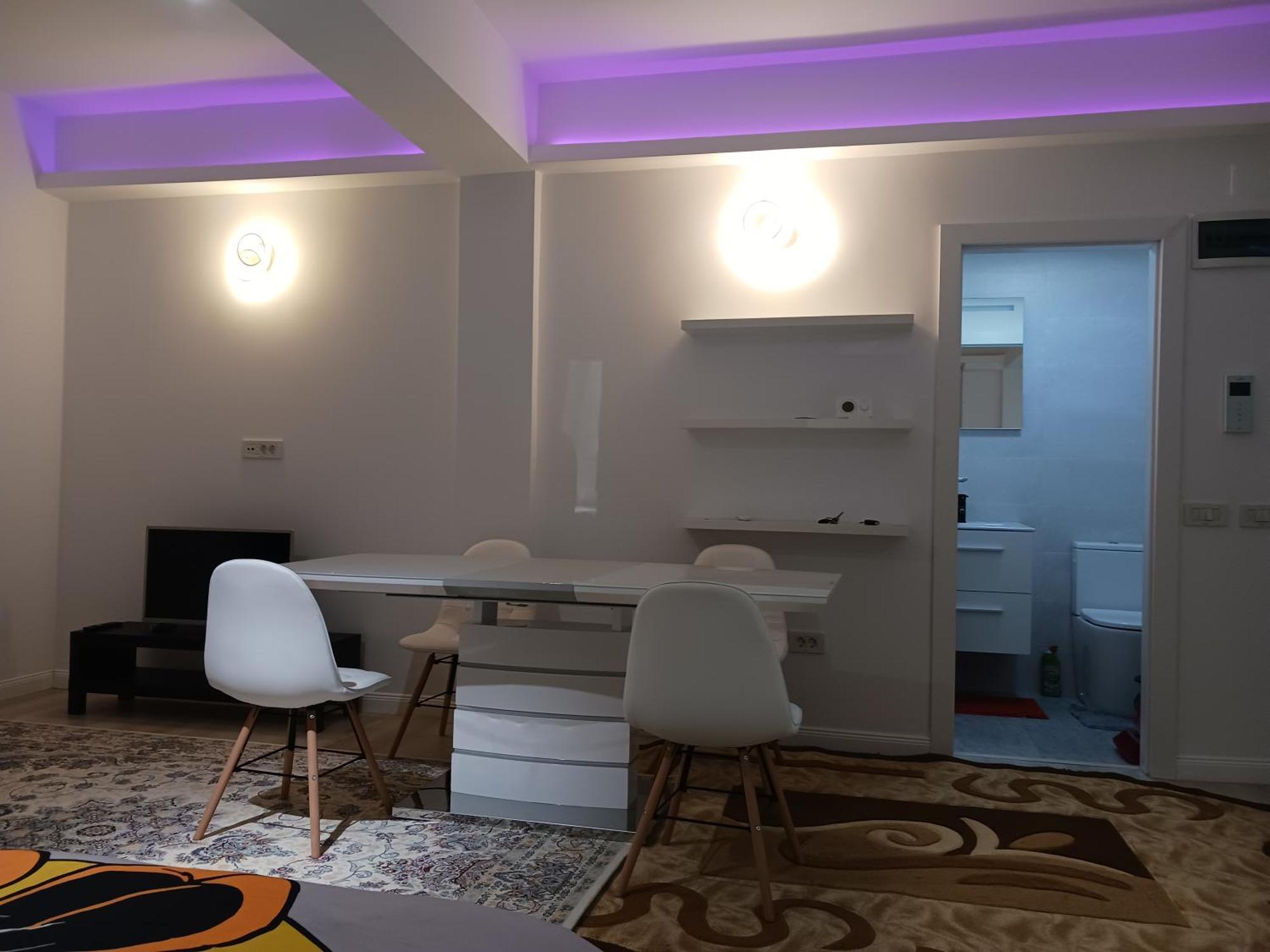 Myky Mouse Nu Primesc Santieristi Si Petrecareti Leilighet Bucureşti Eksteriør bilde