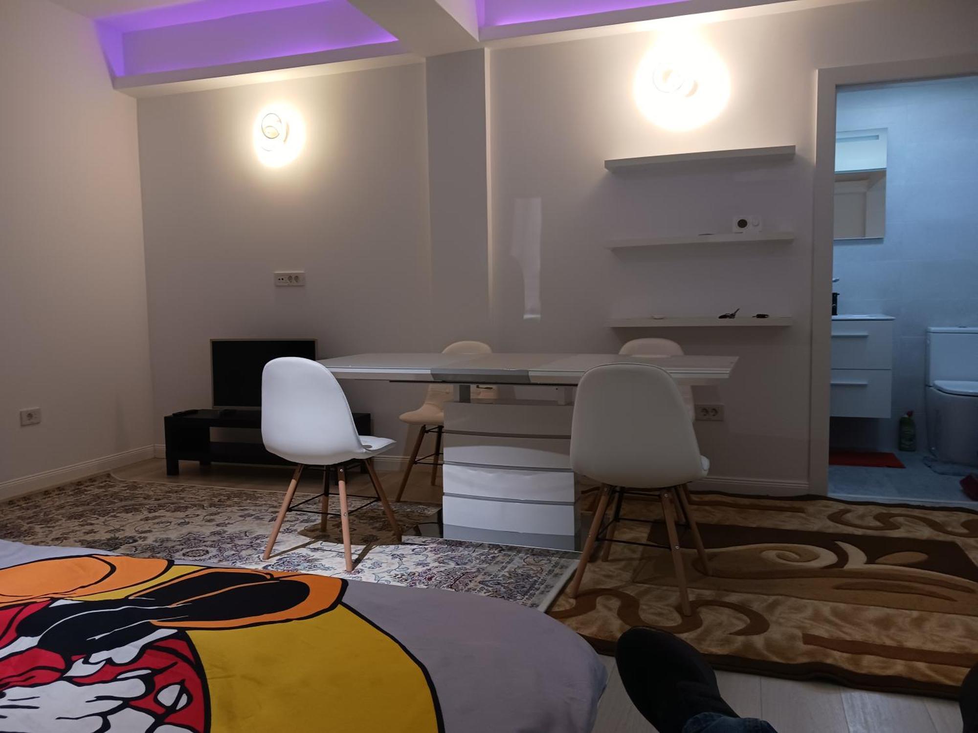 Myky Mouse Nu Primesc Santieristi Si Petrecareti Leilighet Bucureşti Eksteriør bilde